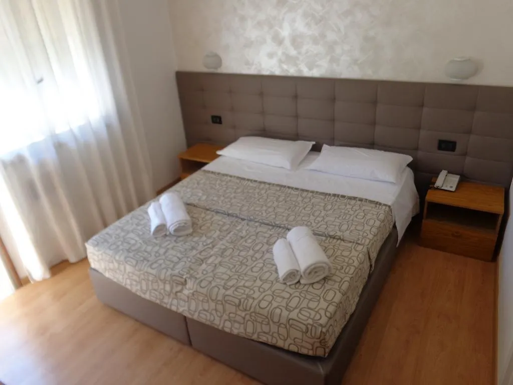 Hotel Emperador Lido di Jesolo 3*,